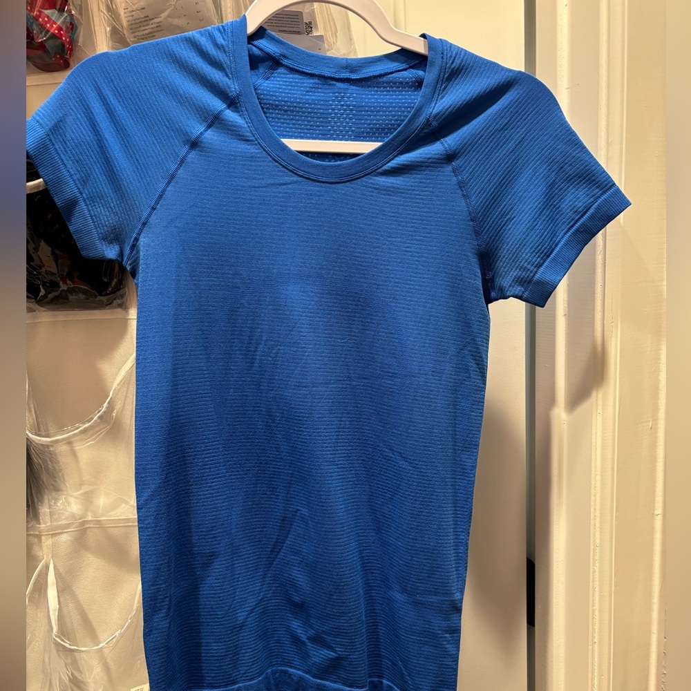 Lululemon Swiftly Tech Short Sleeve Blue Size 4